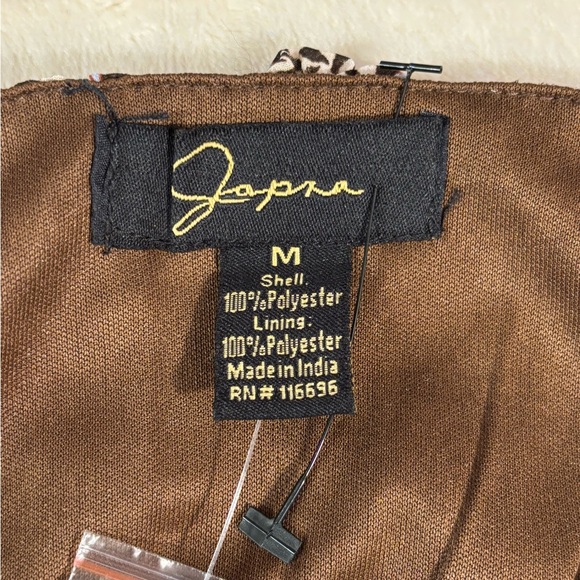 Women’s Floral Smocked Crop Top - Picture 4 of 4